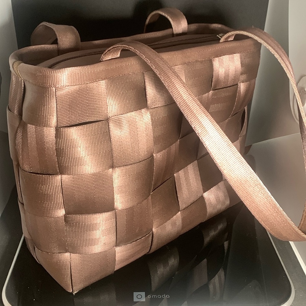 Harvey’s seatbelt purse